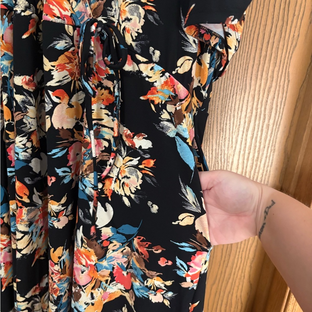 Plus-size Floral Midi Cinch-Sleeve Surplice Dress - Picture 5 of 8